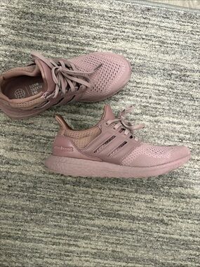 adidas Women's Mauve Knit Lace-Up Running Shoes